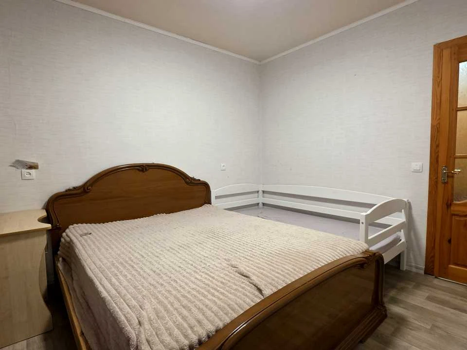 Apartment. Tractor Builders Avenue, Kharkiv