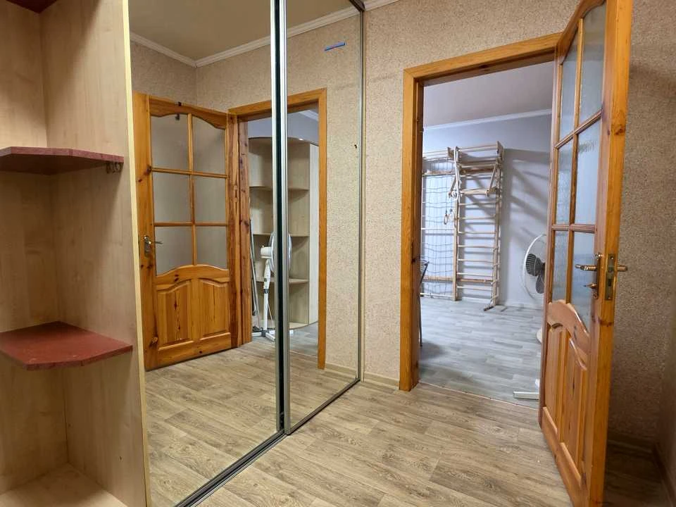 Apartment. Tractor Builders Avenue, Kharkiv