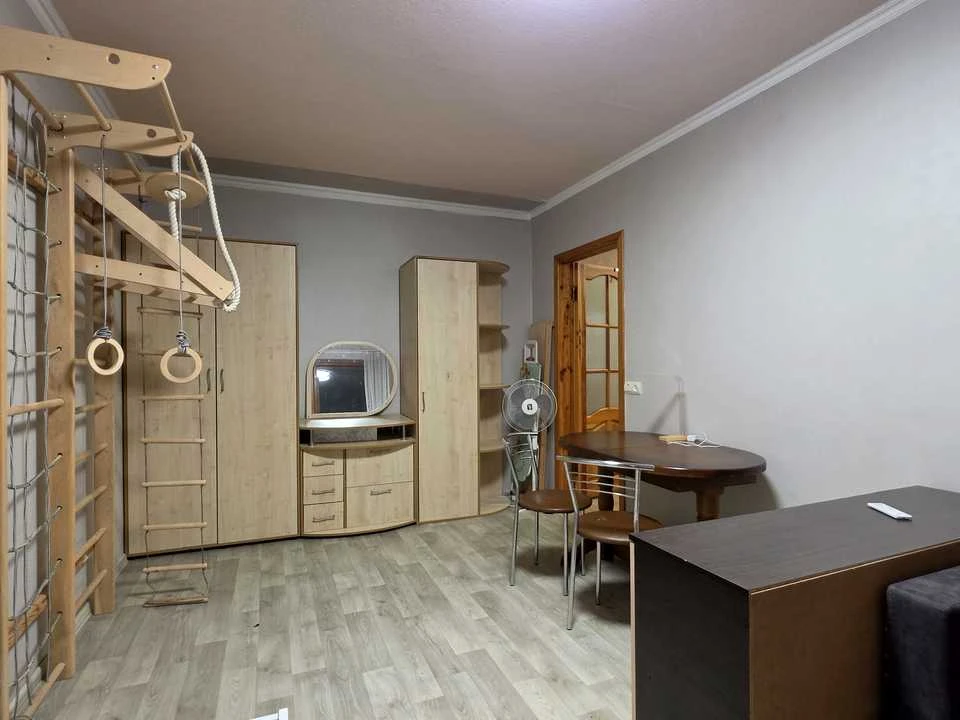 Apartment. Tractor Builders Avenue, Kharkiv