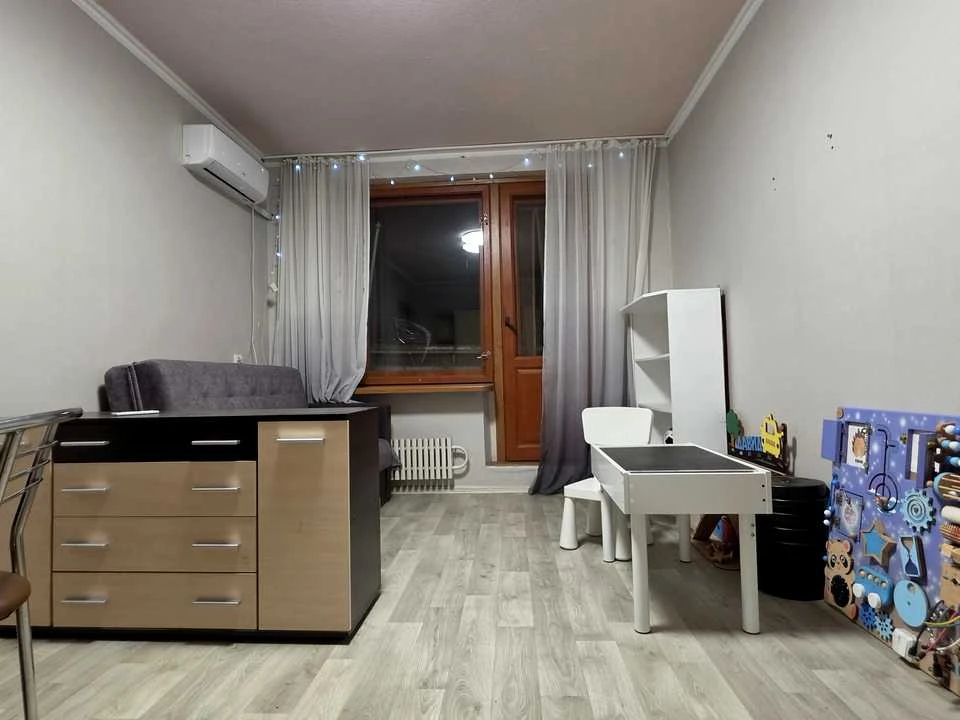 Apartment. Tractor Builders Avenue, Kharkiv