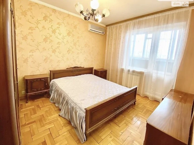Long-Term Rental Apartment, Poczynki