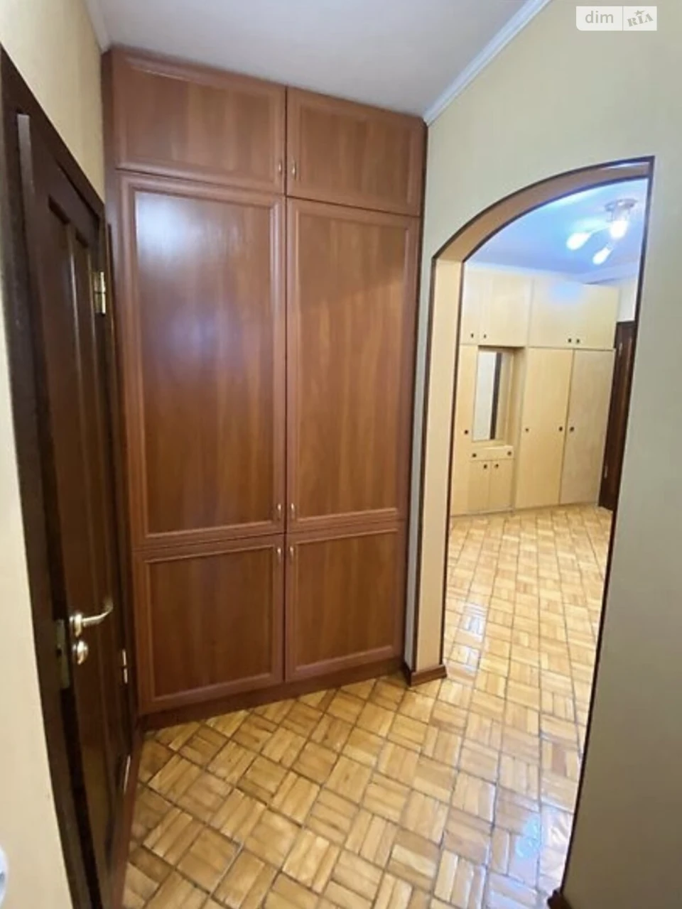 Long-Term Rental Apartment, Poczynki