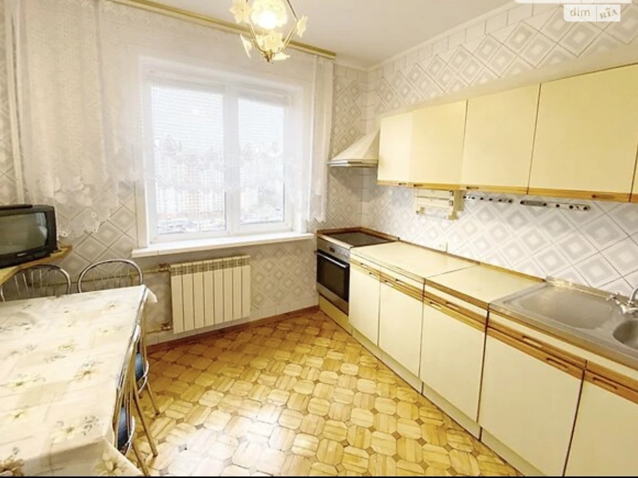 Long-Term Rental Apartment, Poczynki
