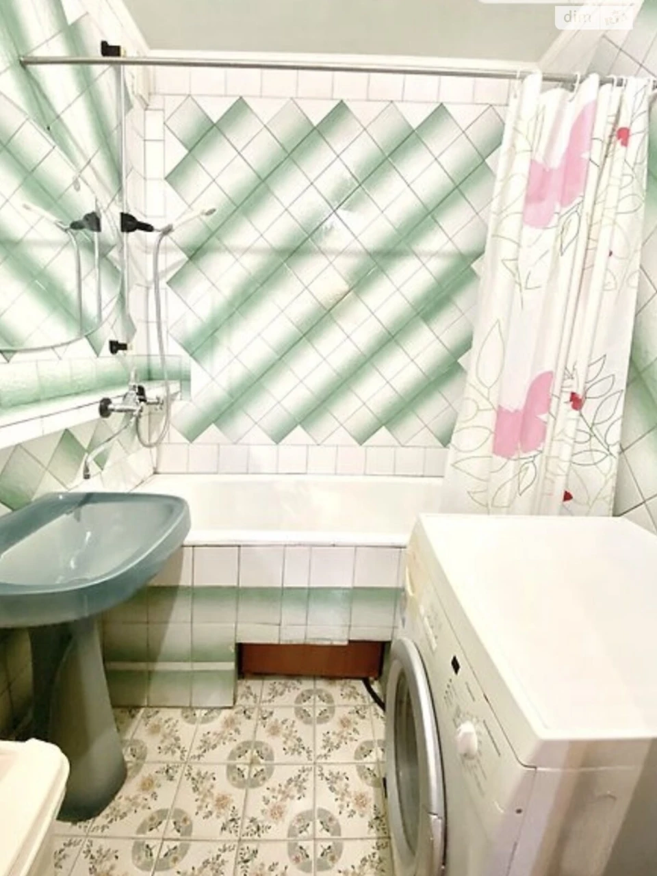 Long-Term Rental Apartment, Poczynki