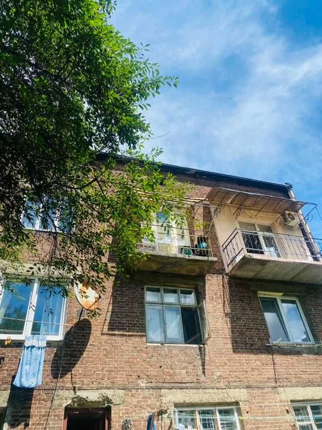 Продається простора 2-кімнатна квартира на вулиці Академіка