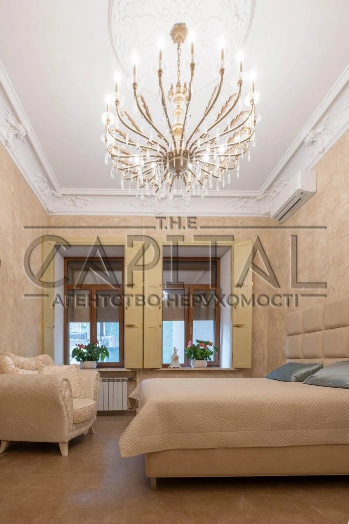 Exclusive 3-bedroom apartment 104.8 sq m/2nd floor, with 4-meter ceilings