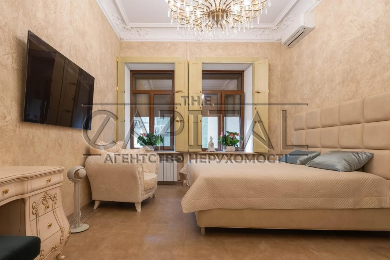 Exclusive 3-bedroom apartment 104.8 sq m/2nd floor, with 4-meter ceilings
