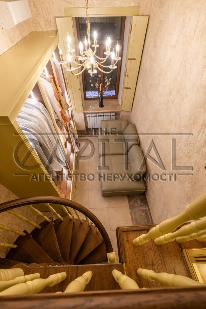 Exclusive 3-bedroom apartment 104.8 sq m/2nd floor, with 4-meter ceilings