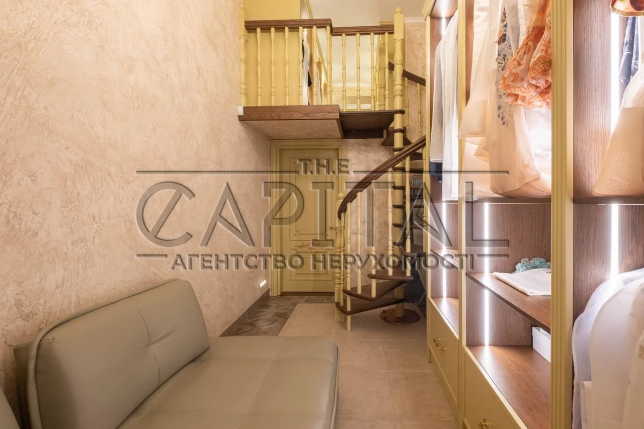 Exclusive 3-bedroom apartment 104.8 sq m/2nd floor, with 4-meter ceilings