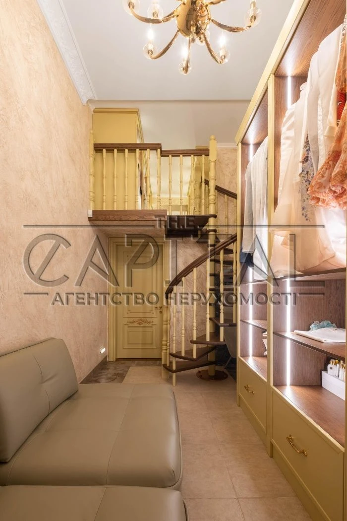 Exclusive 3-bedroom apartment 104.8 sq m/2nd floor, with 4-meter ceilings
