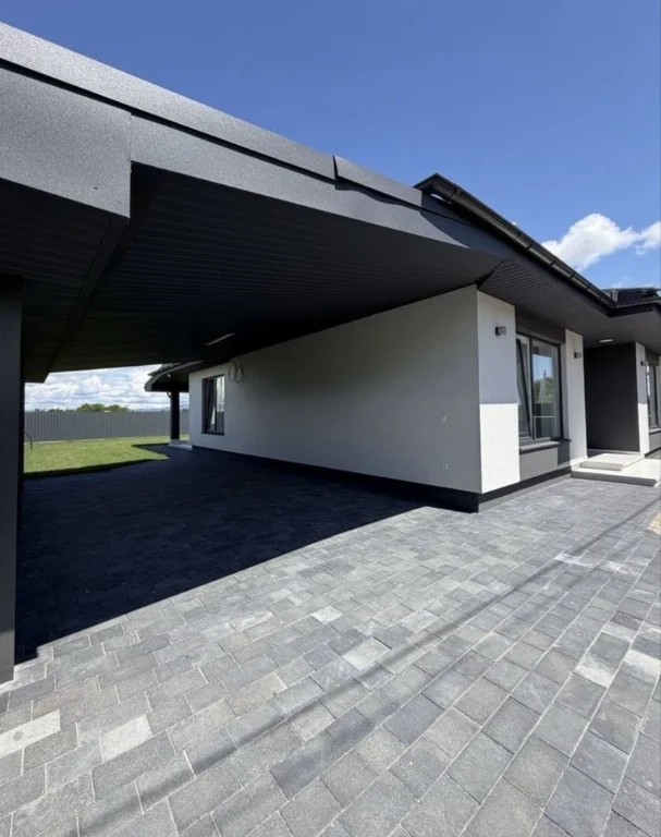 Luxury cottage with land