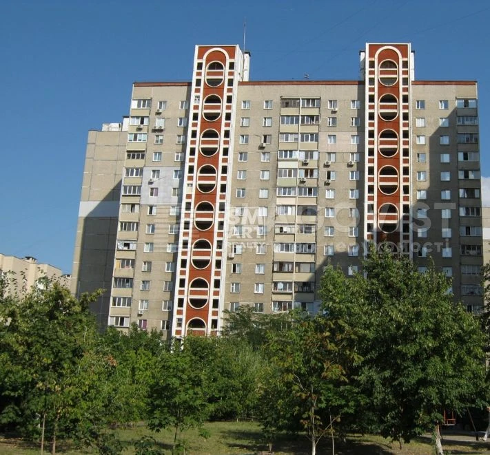 Продаж 3-к.квартири з хорошим плануванням, біля метро, вул.С