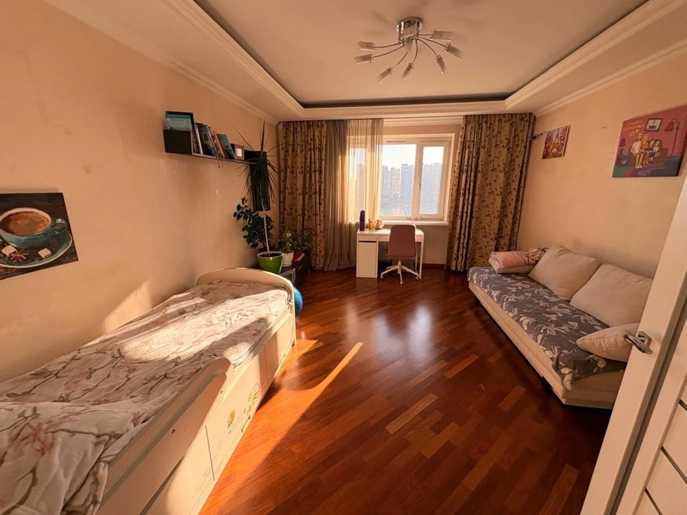 Драгоманова, 31б, Генератор