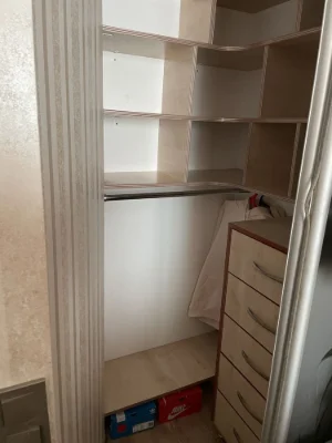 Продаж 2 кімнатної квартири з гардеробом Київ Воскресенка
