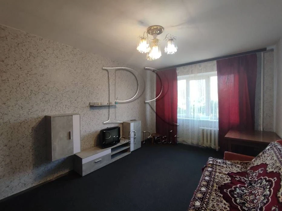 Продаж 3 кімнатна квартира Шухевича 8/Райдужний масив/Воскре