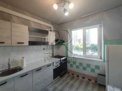 Продаж 3 кімнатна квартира Шухевича 8/Райдужний масив/Воскре