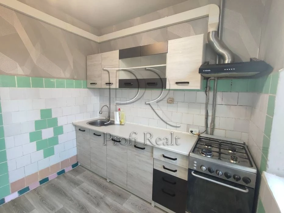 Продаж 3 кімнатна квартира Шухевича 8/Райдужний масив/Воскре