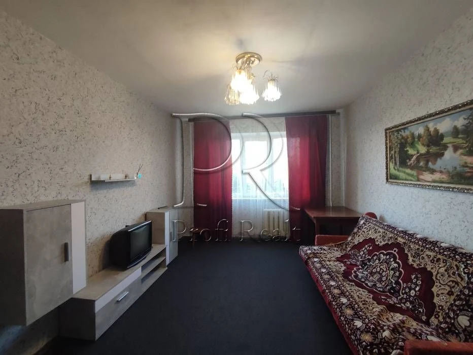 Продаж 3 кімнатна квартира Шухевича 8/Райдужний масив/Воскре
