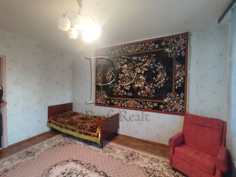 Продаж 3 кімнатна квартира Шухевича 8/Райдужний масив/Воскре