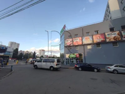Продаж 3 кімнатна квартира Шухевича 8/Райдужний масив/Воскре