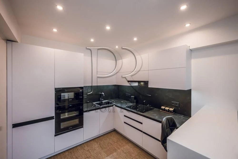 2-room apartment for sale at Avtozavodska Street, 29A