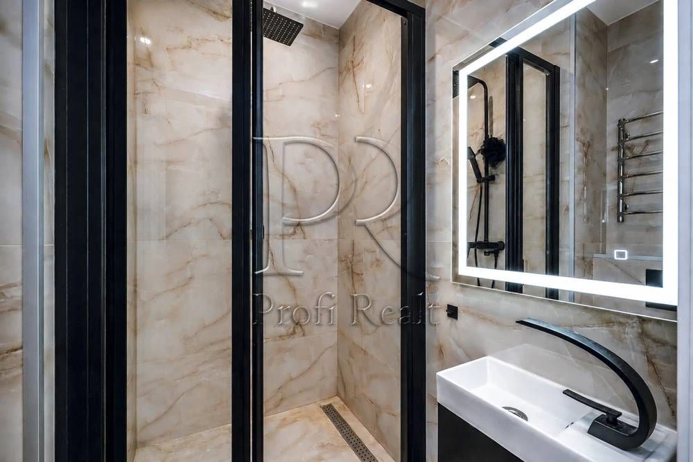 2-room apartment for sale at Avtozavodska Street, 29A
