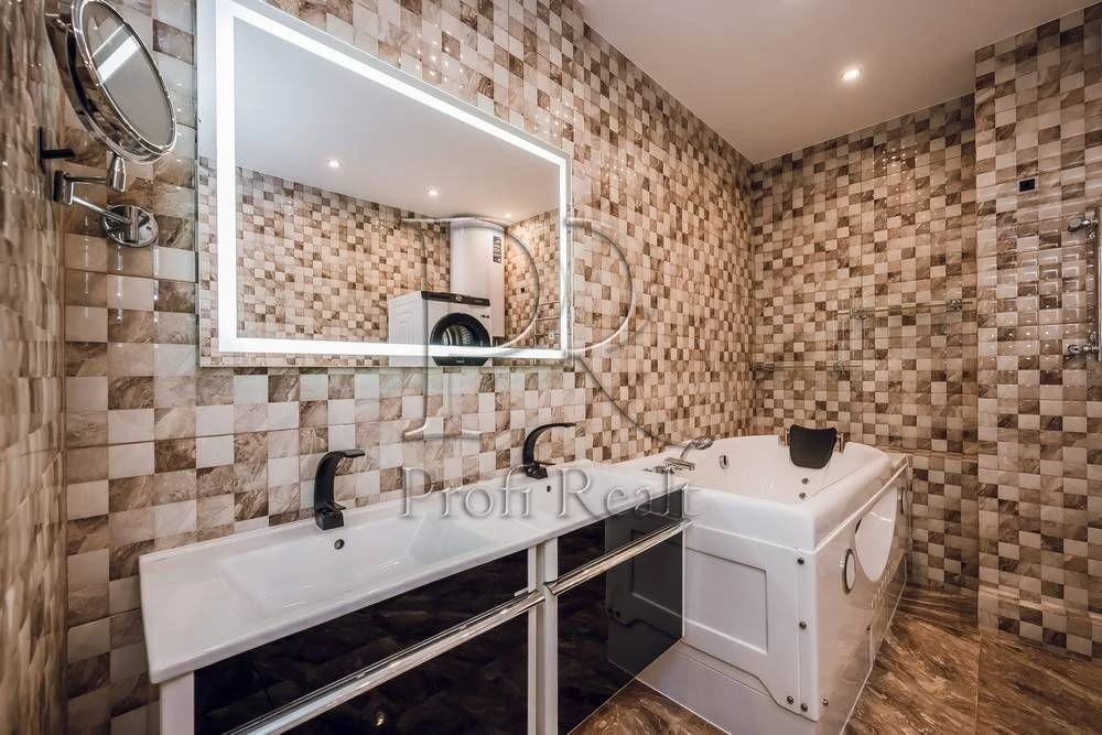 2-room apartment for sale at Avtozavodska Street, 29A