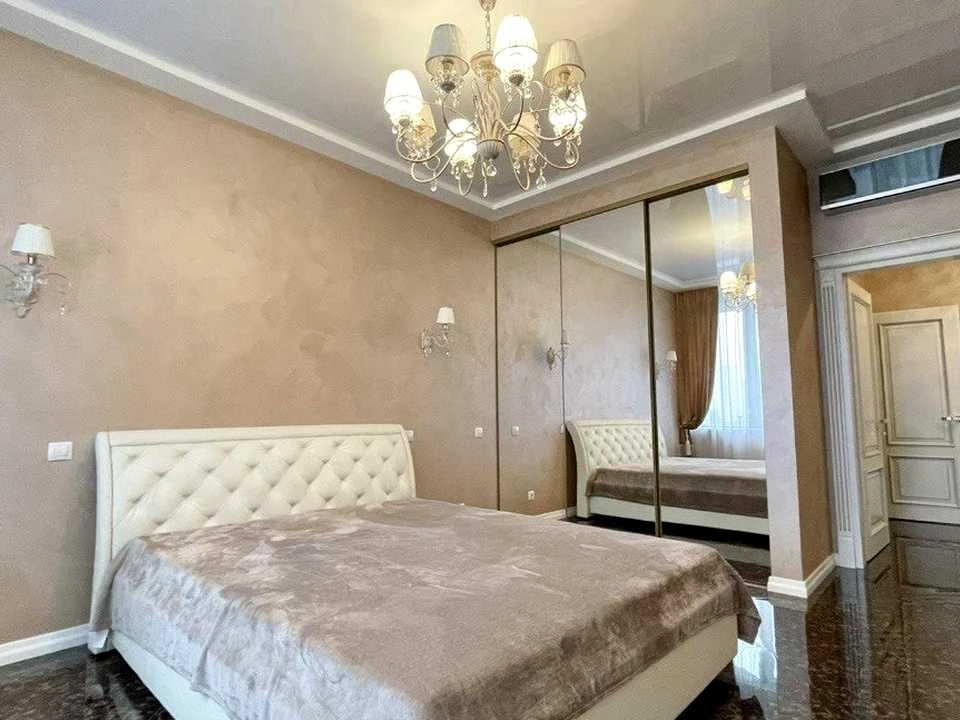 Квартира. Київ, Дніпровська набережна вул.
