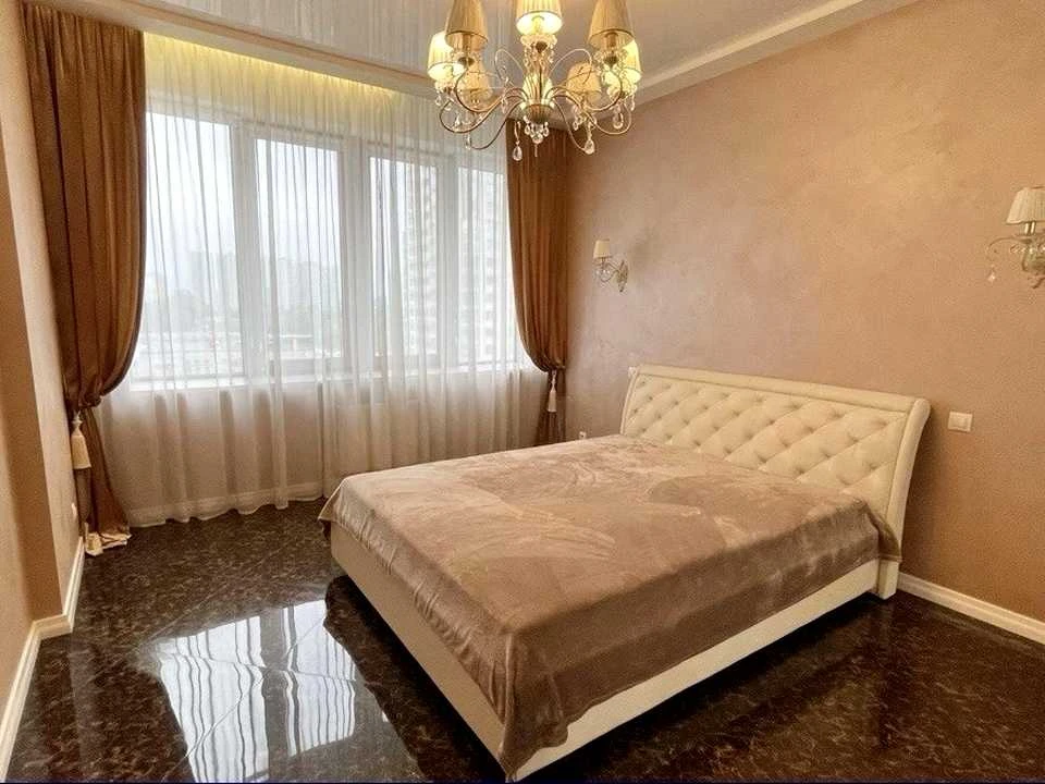 Квартира. Київ, Дніпровська набережна вул.
