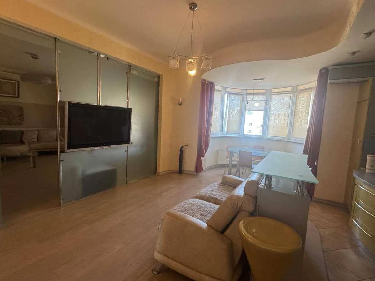 Long-term rental, 3-bedroom apartment, Kyiv, Шевченківський, V'yacheslav