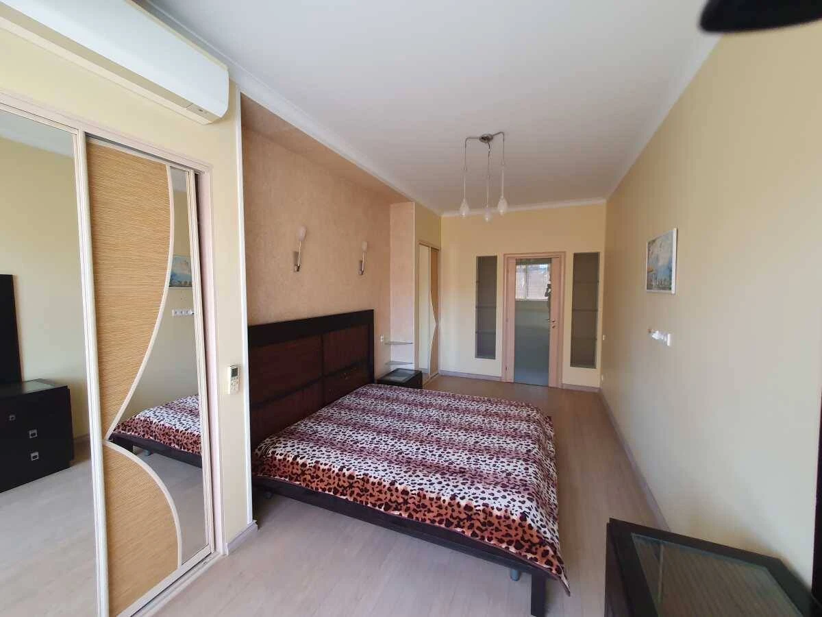 Long-term rental, 3-bedroom apartment, Kyiv, Шевченківський, V'yacheslav