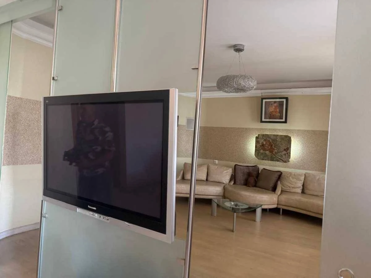 Long-term rental, 3-bedroom apartment, Kyiv, Шевченківський, V'yacheslav