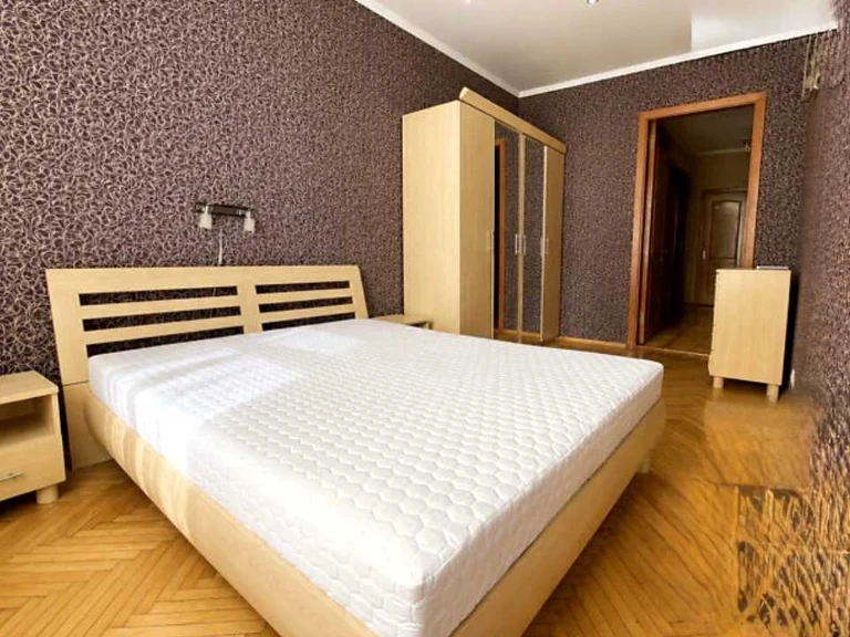 Квартира. Киев, Симферопольская улица