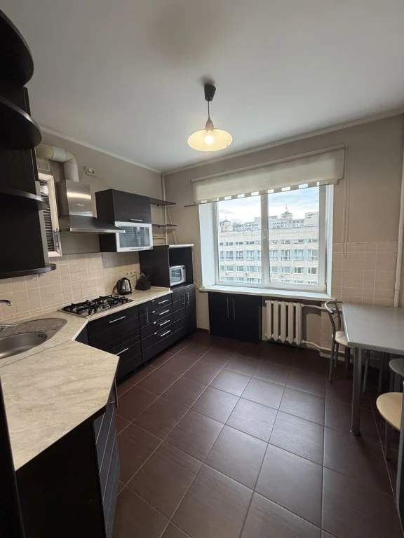 Spacious 3-room apartment for sale, near the Pechersk metro station