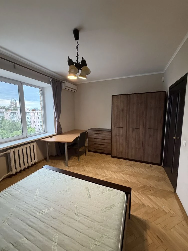 Продается полноценная двухкомнатная квартира в Печерском районе