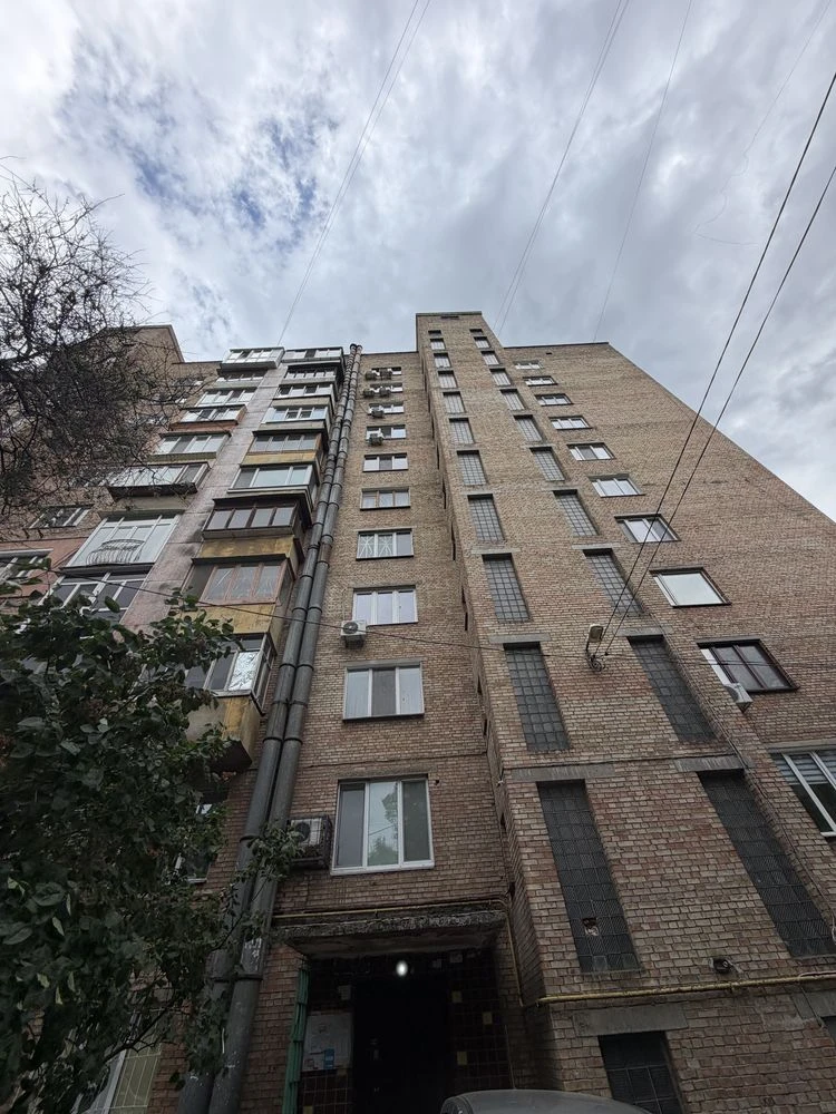 Продается полноценная двухкомнатная квартира в Печерском районе