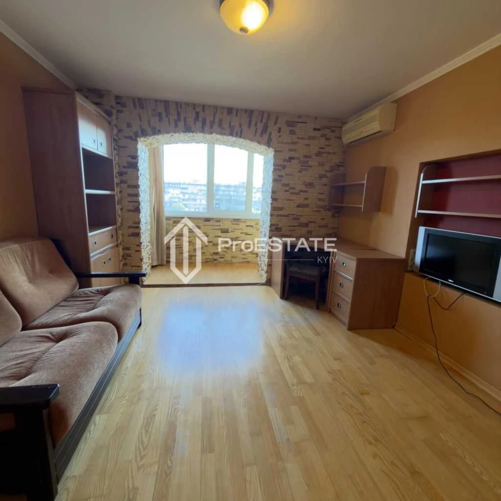 Продається 2-кімнатна квартира (65 м²) в Києві, Дніпровський район