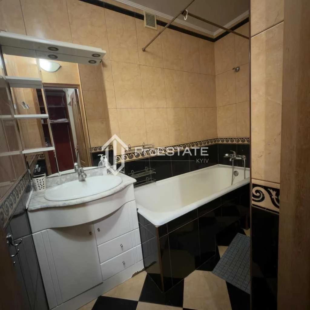 Продається 2-кімнатна квартира (65 м²) в Києві, Дніпровський район