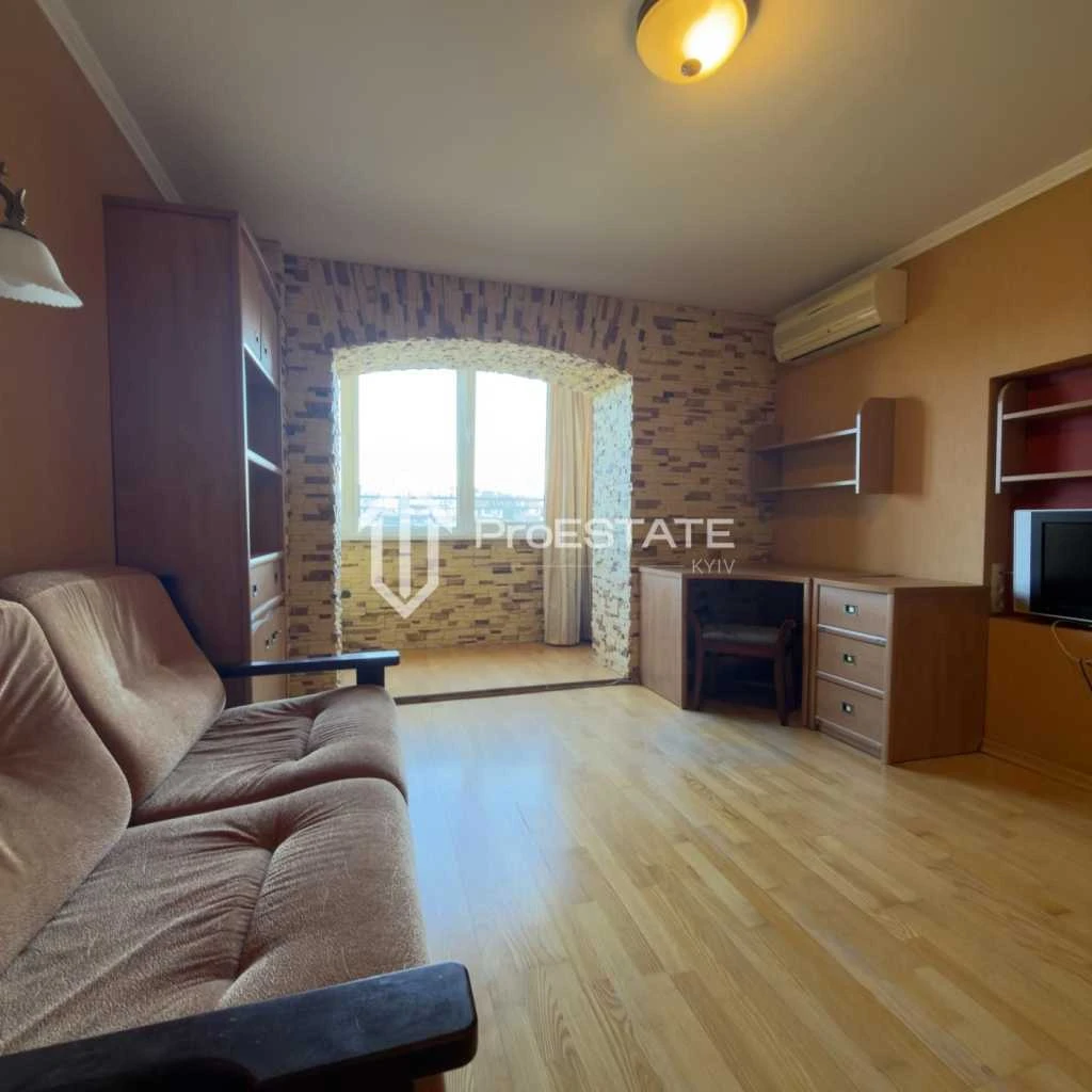Продається 2-кімнатна квартира (65 м²) в Києві, Дніпровський район