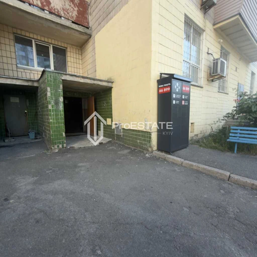 Продається 2-кімнатна квартира (65 м²) в Києві, Дніпровський район