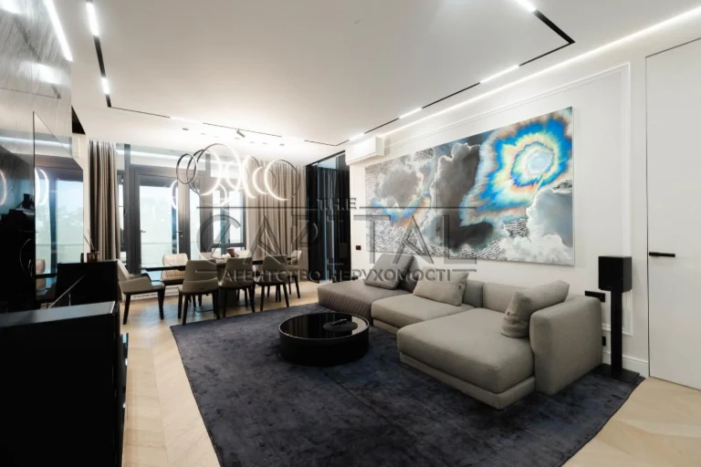 Exclusive 4-room apartment, 180 sq m, 5th floor in Park residential complex