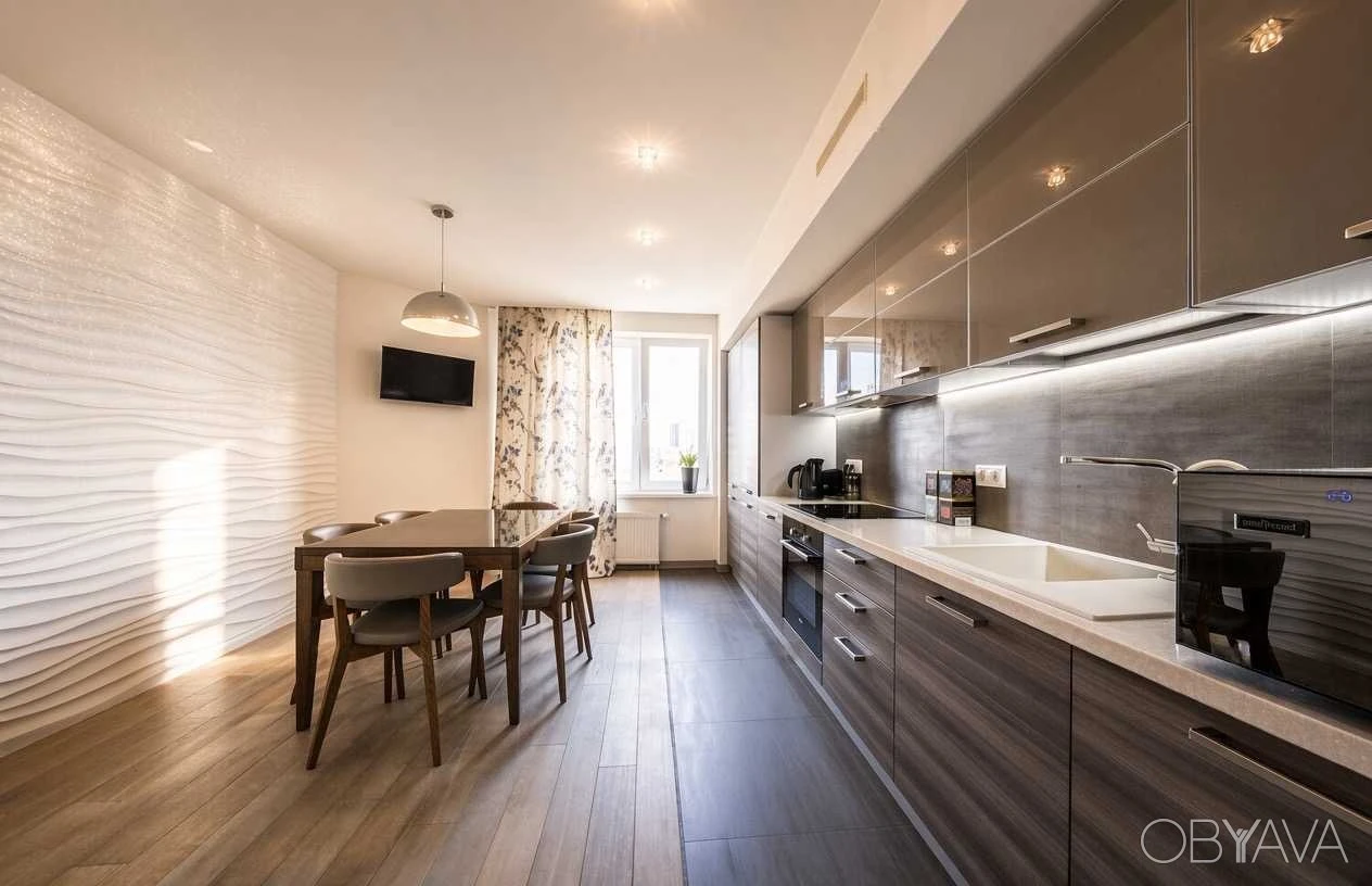 Более 4 комнатная квартира, 170.00 кв.м
