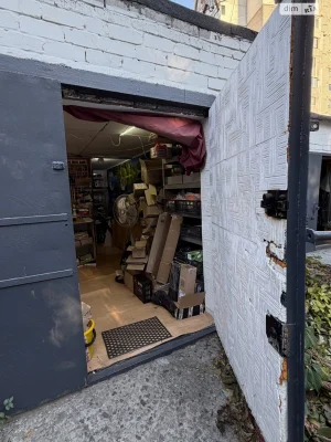For Sale: Separate Garage in the Center