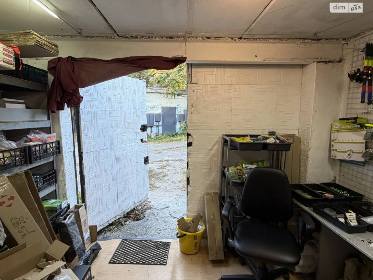 For Sale: Separate Garage in the Center