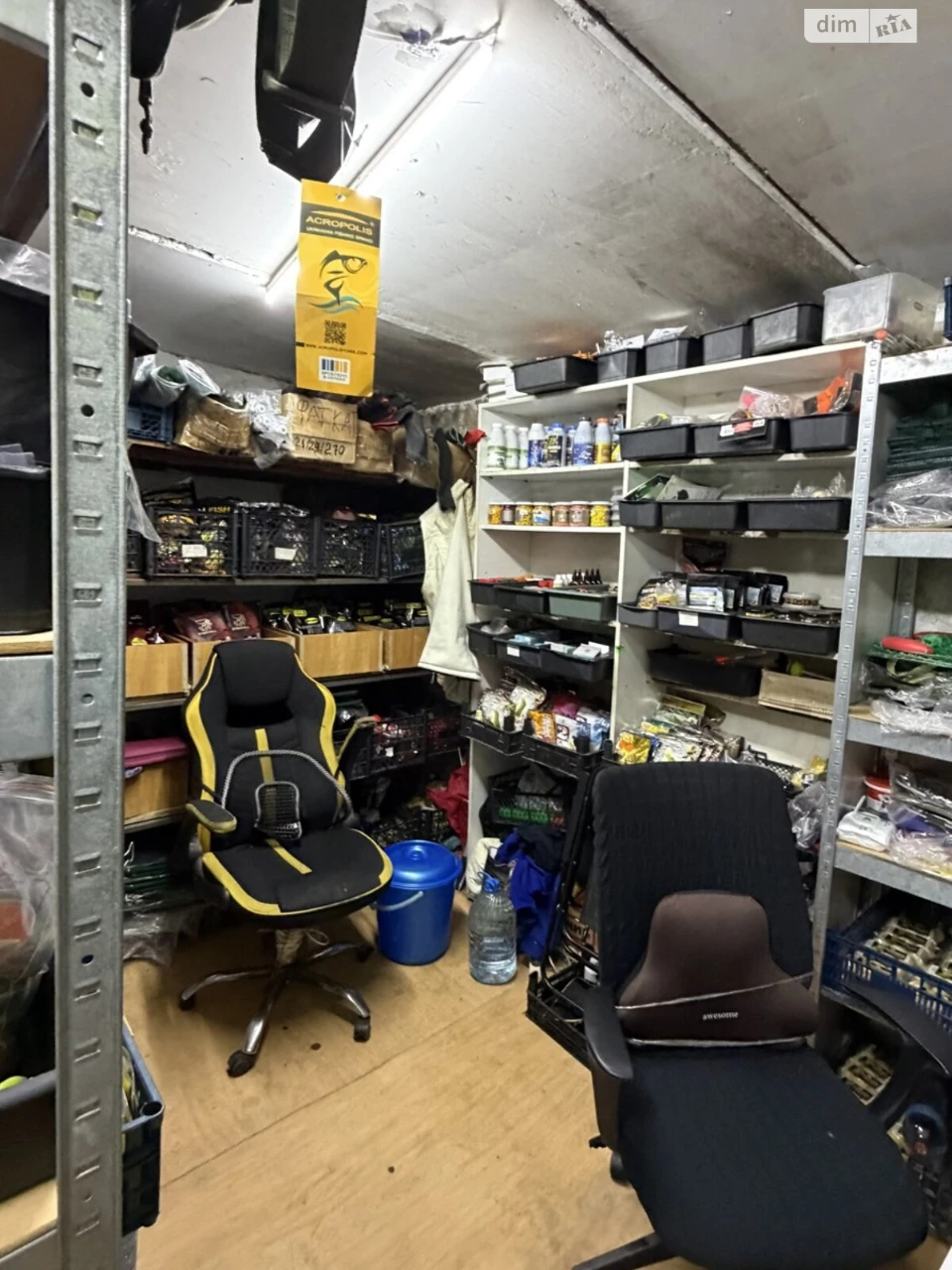 For Sale: Separate Garage in the Center