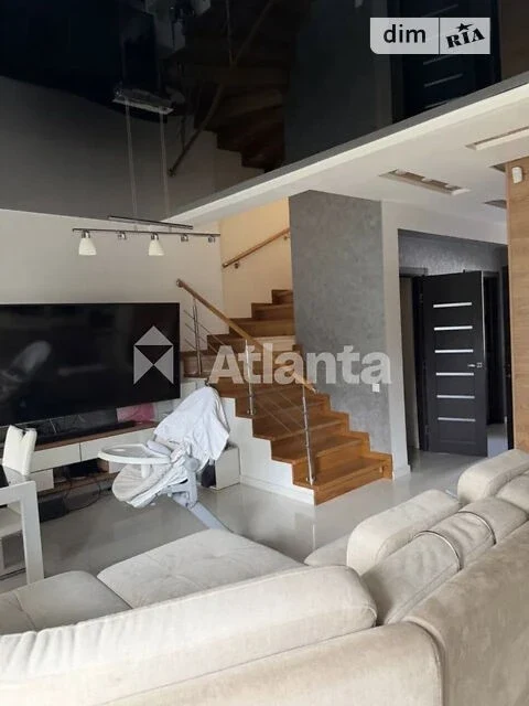 Sale of a two-story townhouse with a plot of 10 acres, 140 sq m