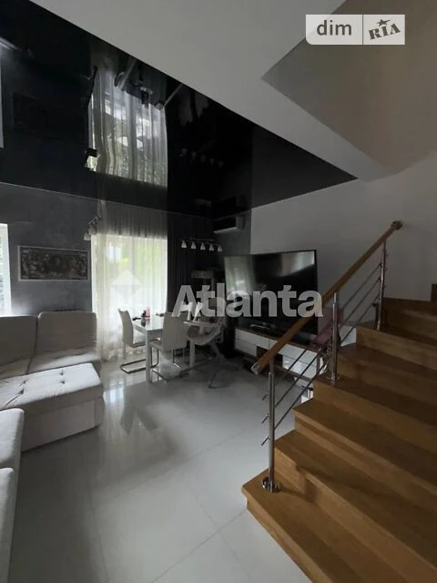 Sale of a two-story townhouse with a plot of 10 acres, 140 sq m