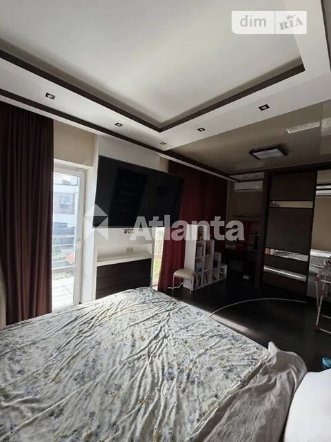 Sale of a two-story townhouse with a plot of 10 acres, 140 sq m