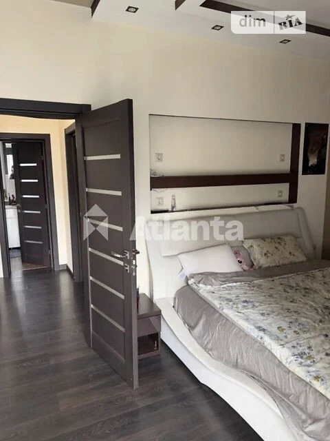Sale of a two-story townhouse with a plot of 10 acres, 140 sq m