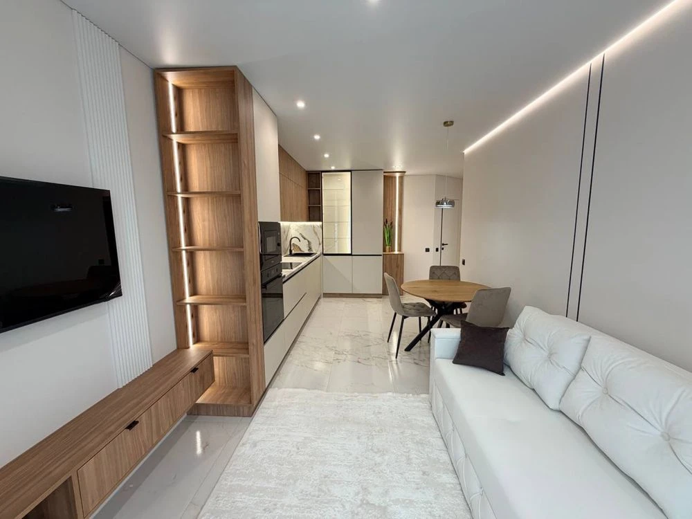 Urgent! 1-room apartment with renovated